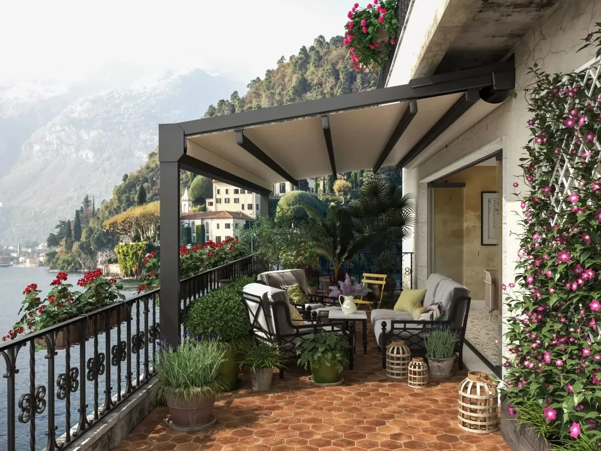 Pergola e tenda su terrazza con vista, arredo outdoor ArreDoor